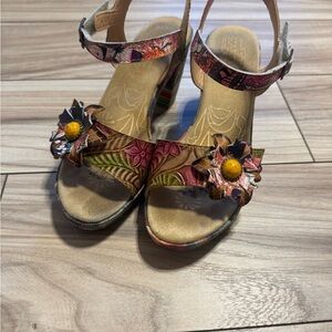 L'Artiste Comfortable Brown and Pink Sandals with Ankle Strap